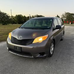2014 Toyota Sienna 
