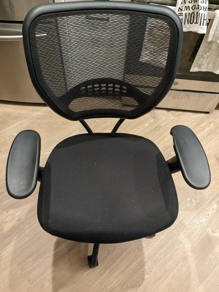 Adjustable Swivel Office Desk Chair 
