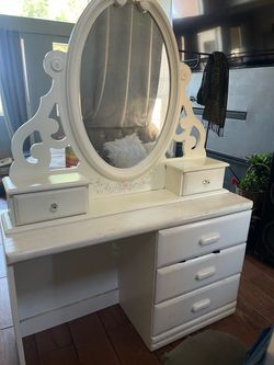 Drawer dresser & mirror