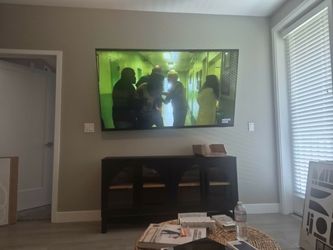 75 inch Samsung tv only 2months old