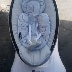 4moms MamaRoo Multi-Motion Baby Swing, Bluetooth Enabled with 5 Unique Motions

