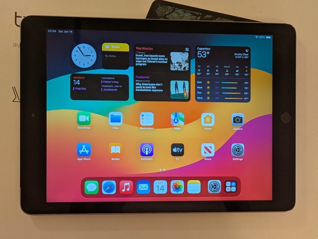 Space Grey iPad 6th Gen 32Gb WiFi + LTE Unlocked