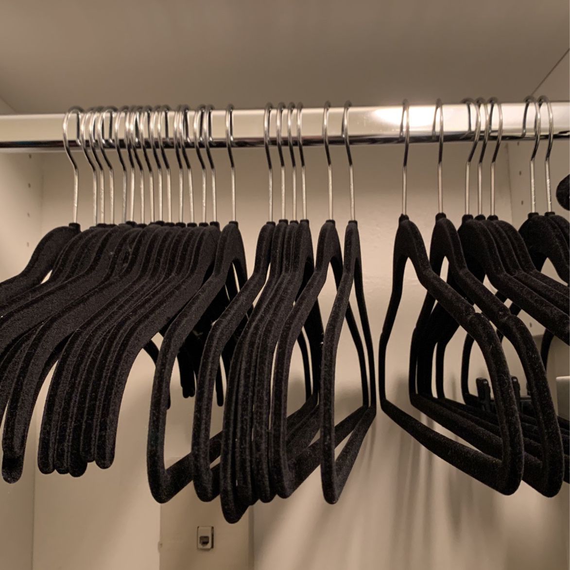 60 Velvet Hangers