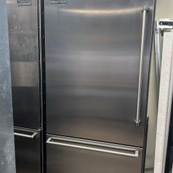VIKING 36”WIDE BUILT IN BOTTOM FREEZER REFRIGERATOR 