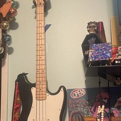 Squier Affinity Series Bronco Bass Guitar 