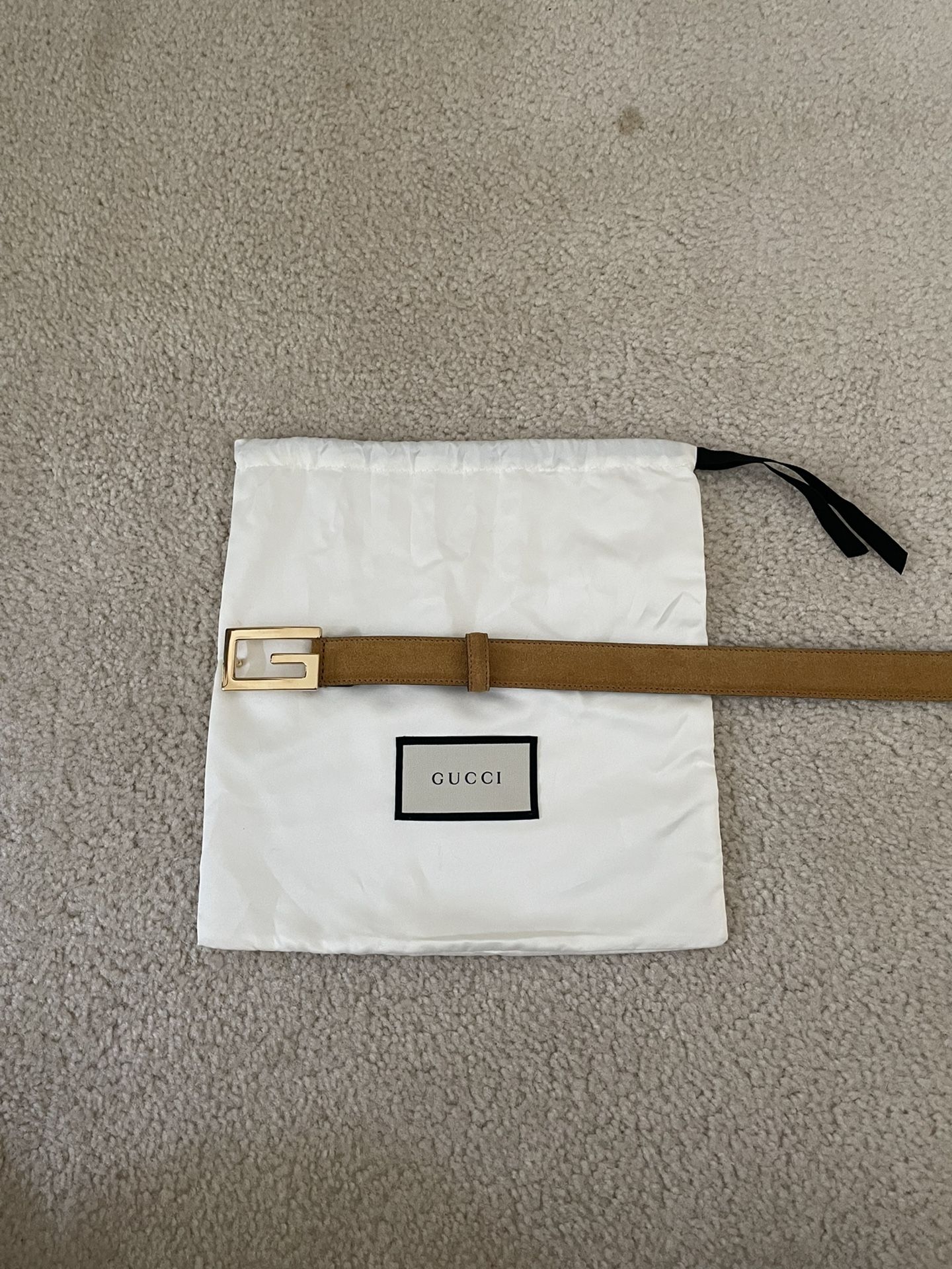 Women’s Gucci Retro Logo Buckle Suede Belt