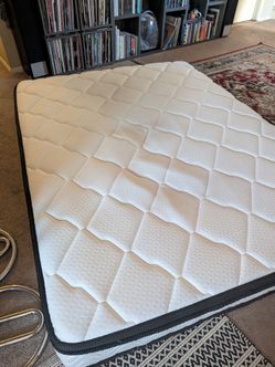 Free mattress - Queen 10"