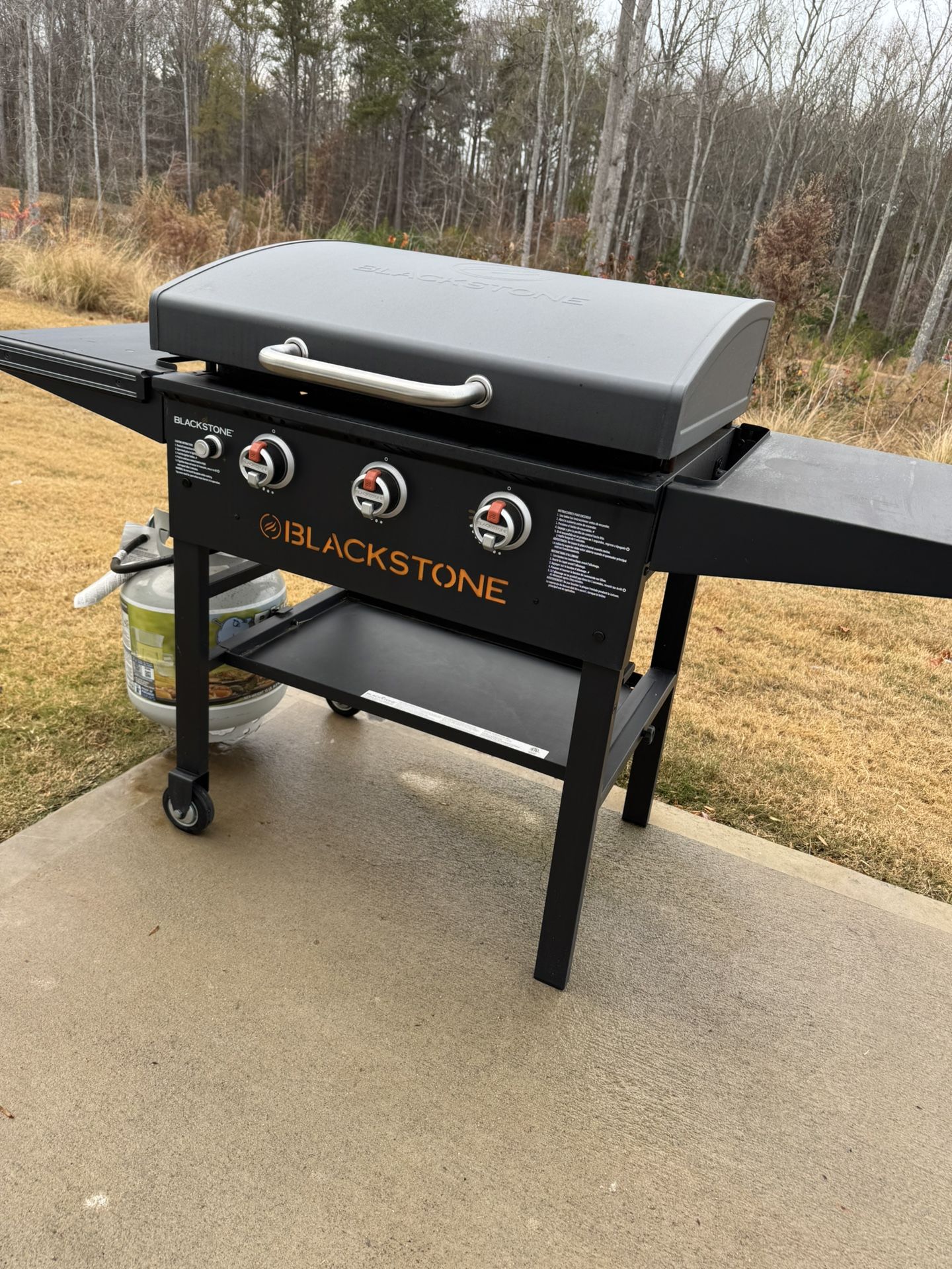 Blackstone 28” 3-Burner Flat Top Griddle w/ Hood – Grill, Cover & Accessories