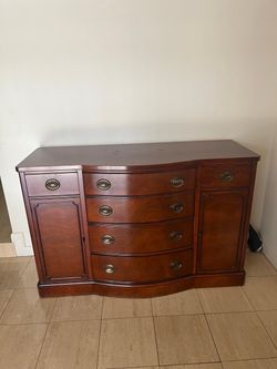 Vitrina de comedor  y gabetero para comedor