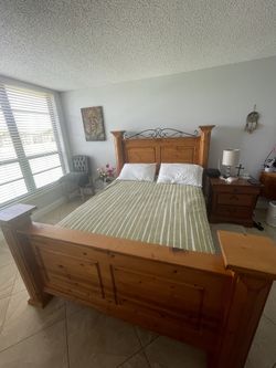 Beautiful Queen Bed