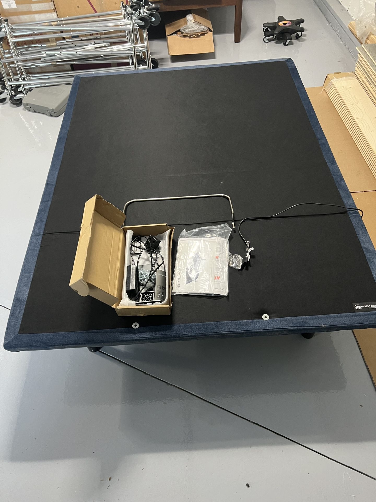 🛏️ Brand New Mattress Firm Adjustable Bed Base – Queen – Never Used –