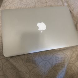 Apple Laptop 