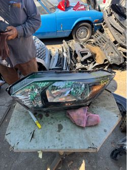 Honda HRV LEFT USED OEM HEADLIGHT (2016-2018)