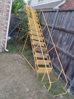 Yellow Industrial Steel Rolling Staircase Ladder