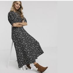 Brand New Woman’s Free People brand Jessie Black Flora Ditsy Midi Dress Up For Sale