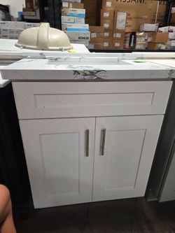 27" White Shaker Bathroom Vanity with Quartz Top