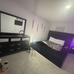 Queen Size Bedroom Set With Storage Bed & Nightstand