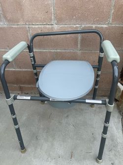 Excelent condition adjustable comoda for  elderly