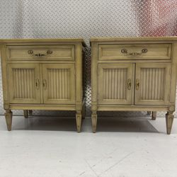 Beautiful Mid century pair of nightstands 