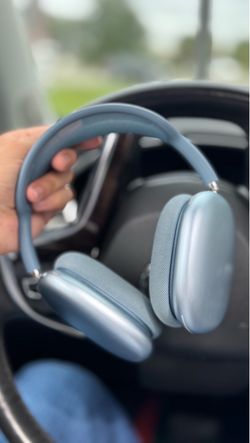 Like-new headphones