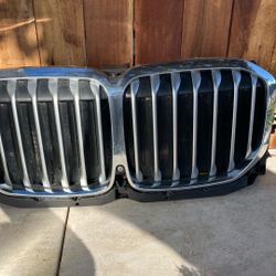 2020 BMW X7 OEM Grille Upper Chrome With Air Shutter Complete Fits 19-22
