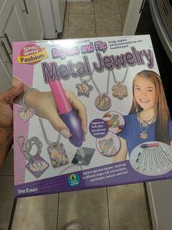 Engraving machine with metal jewelry for to engrave New unopened $30