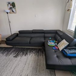 New Black Sectional Couch! Free Delivery 🚚! Financing Available! 