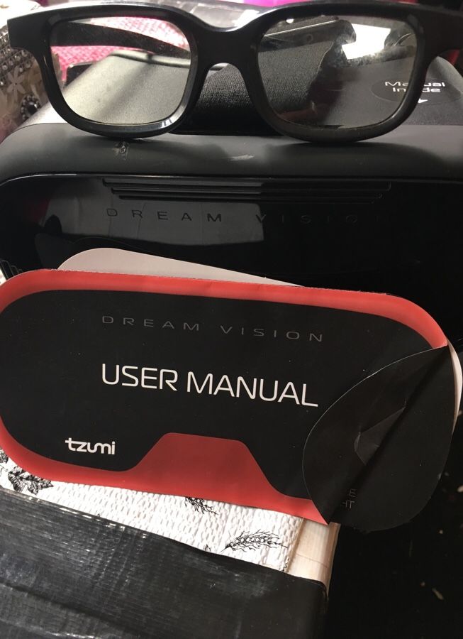 tzumi Dream Vision W/ 3D virtual glasses, user manual, & bag