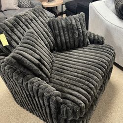 Cozy stunning Swivel Chair