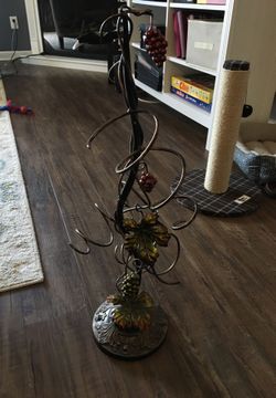 Vintage leafy wine bottle holder