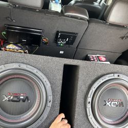 Subwoofers 8” db drive With Box 📦 If You Interesting In The Amp Is Different Price $