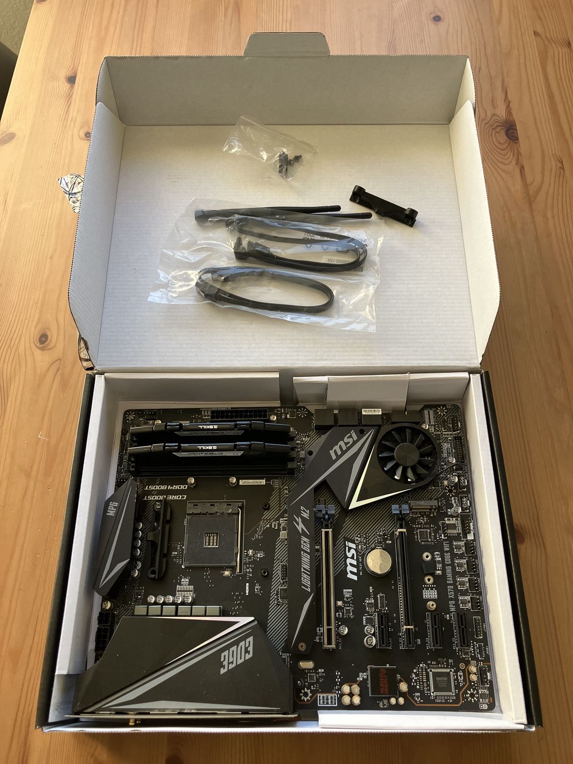 Motherboard + RAM Combo (X570 Gaming Edge WiFi + 32Gb RAM G.SKILL 3600MT)