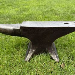 Peter Wright Anvil 113lb - Antique