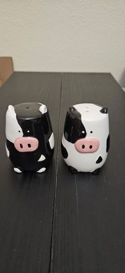 Cute cow salt and pepper shakers