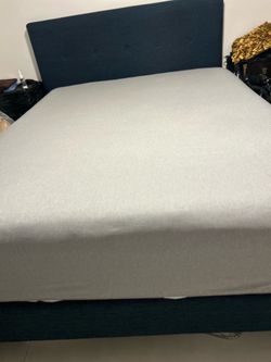 Cama Queen con su colchón
