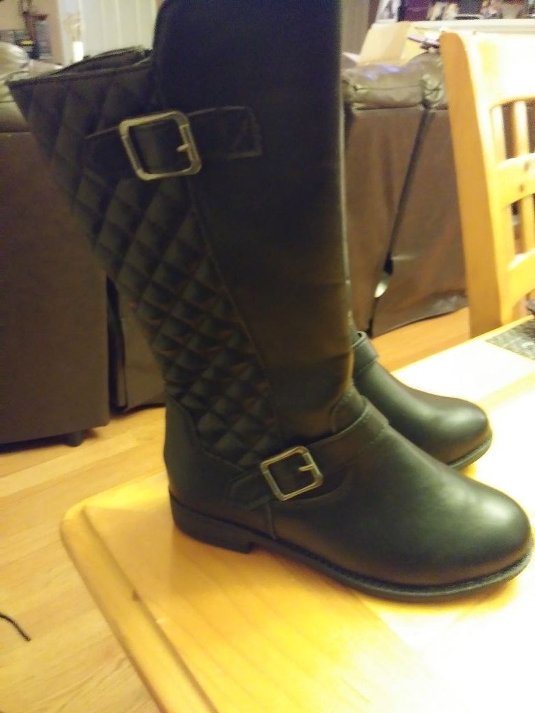 Girls boots size 1