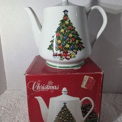 Vintage 1986 Christmas by Carlton Mount Clemens Pottery porcelain Christmas tree teapot.