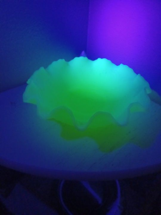 Vintage Fenton Uranium Glass Ruffle Bowl, 8"