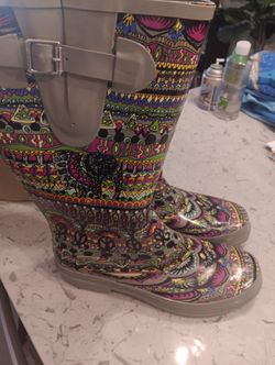 Sakroots Rainboots.. Size 10 Women