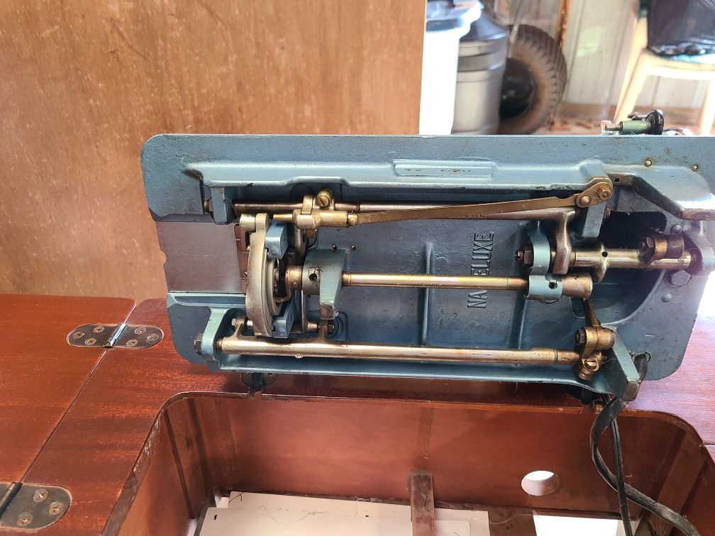 Vintage Working Sewing Machine