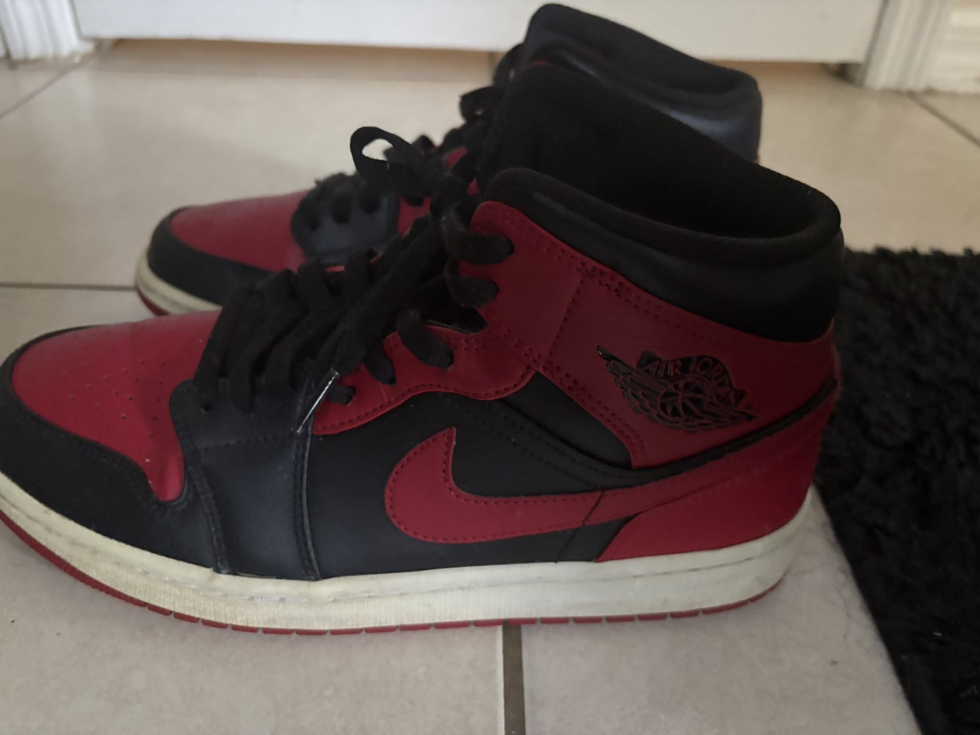 Jordan 1 Mids