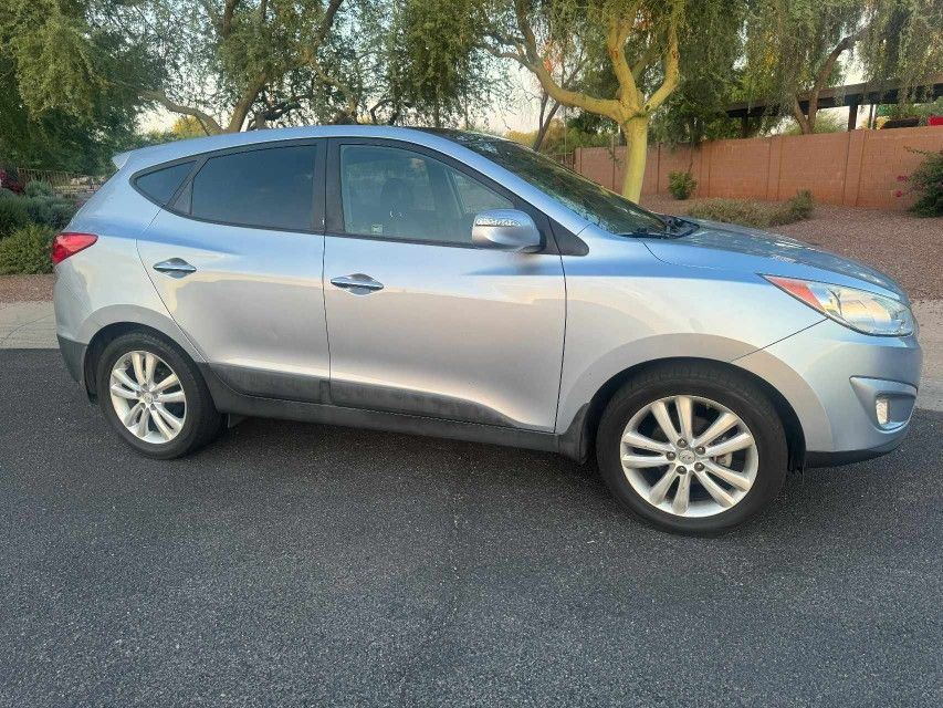 2011 HYUNDAI TUCSON LIMITED CLEAN TITLE