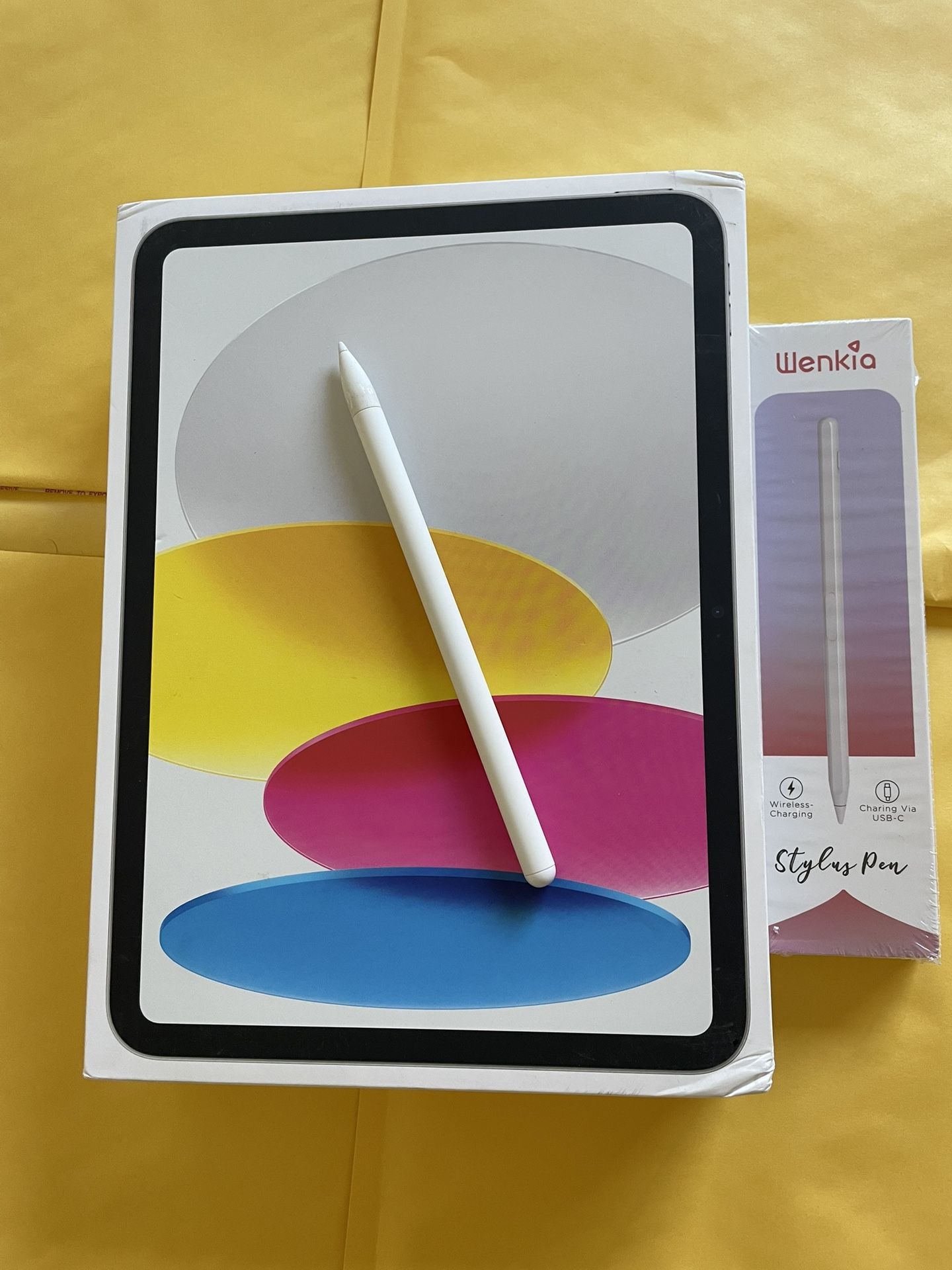 Apple iPad 10th Generation (2022 model /new sealed ) 256gb with Pencil, keyboard & Case