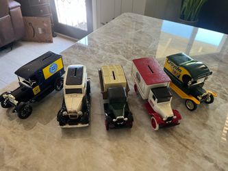 Vintage piggy banks set