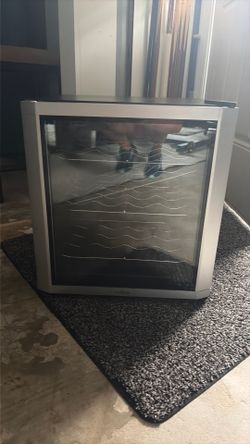 Wine chiller fridge