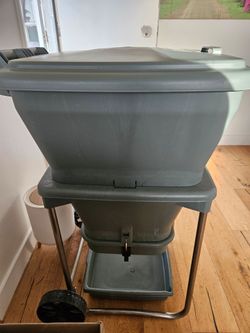 Hungry bin, worm farm