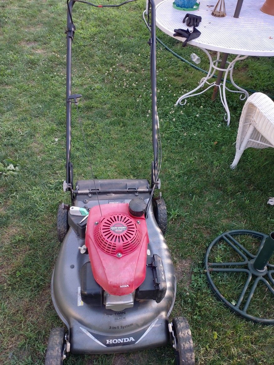 Self-propelled Honda Mower