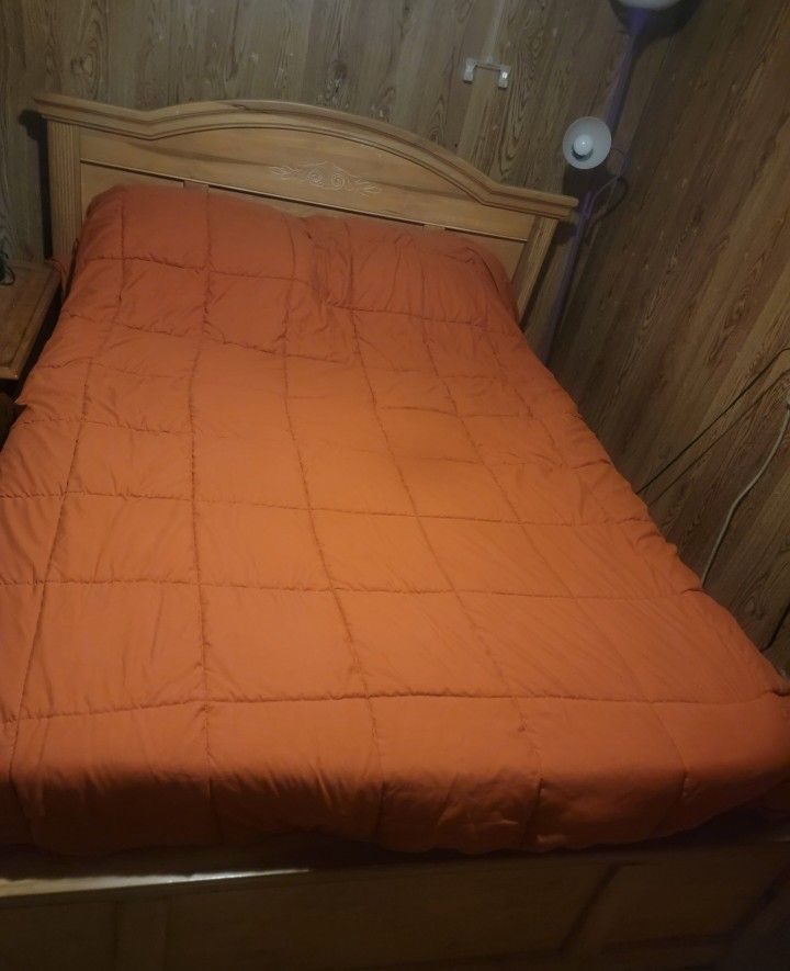 Full/queen  Headboard & Footboard W/ Frame