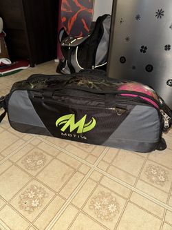 Motive 3 Ball Tote Roller Bag