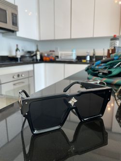 Louis Vuitton Cyclone Sunglasses Clear Rainbow Gradient Tinted for Sale in  Hempstead, TX - OfferUp